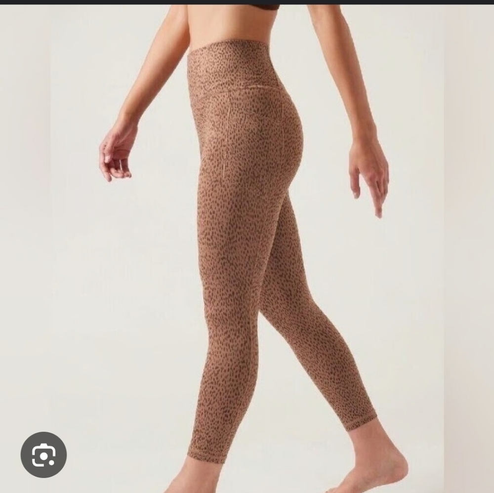 Athleta Salutation Stash Pocket II Animal Print 7/8 Leggings